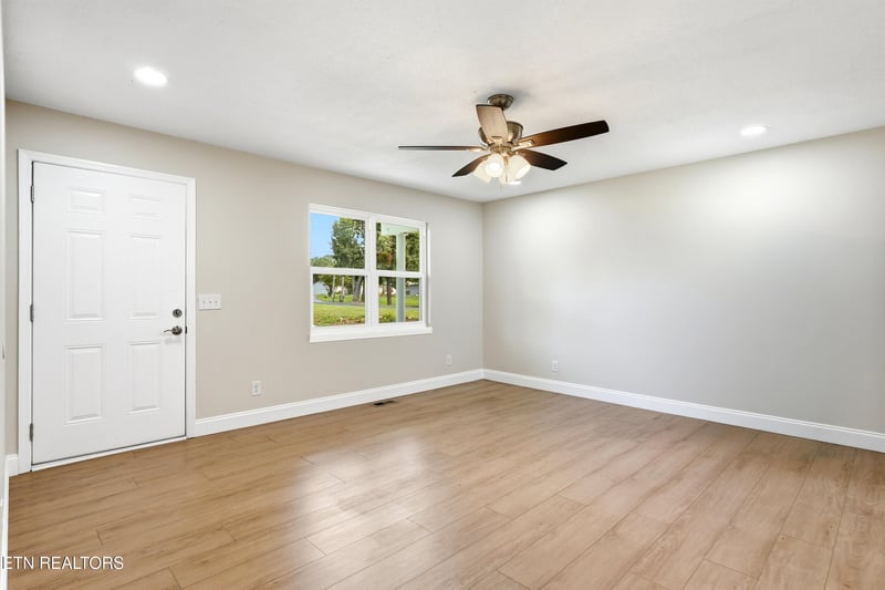 154 Selma St, Lenoir City, TN 37771