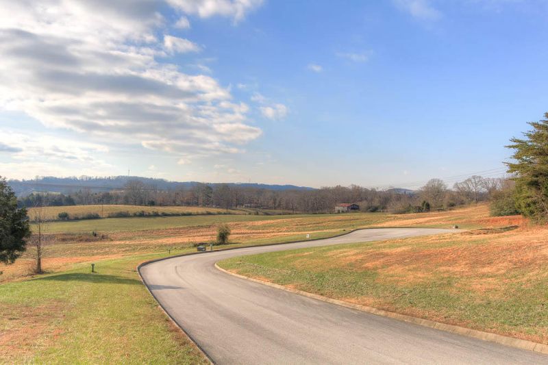 154 Summer Glenn Ln, Loudon, TN 37774
