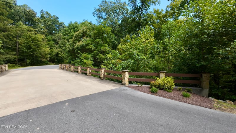 154 Summit Trails Dr, Sevierville, TN 37862