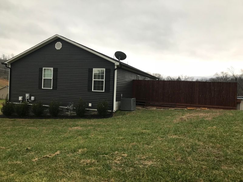 154 Zoe Cir, Jacksboro, TN 37757