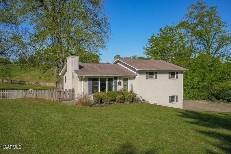 1541 Salem Loop Rd, Greenback, TN 37742