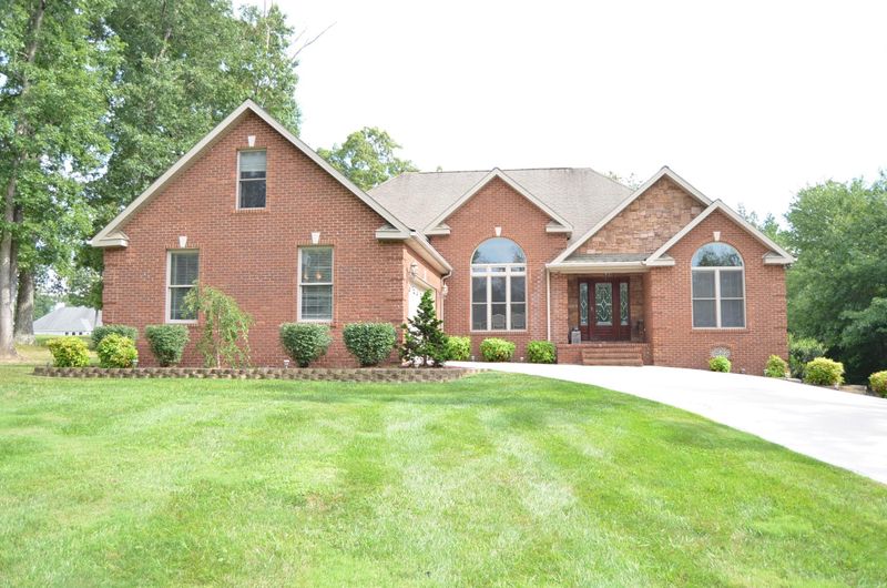1545 E Deer Creek Dr, Crossville, TN 38571