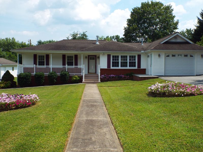 155 Butter & Egg Rd, Jacksboro, TN 37757