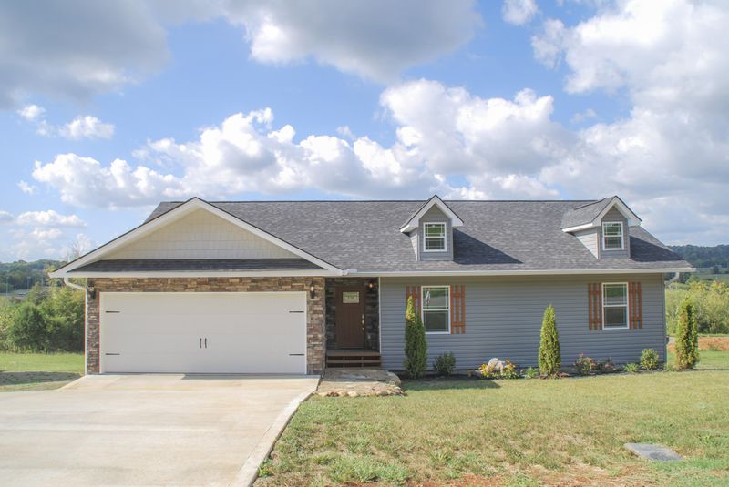 155 Clear Creek Way, Kodak, TN 37764