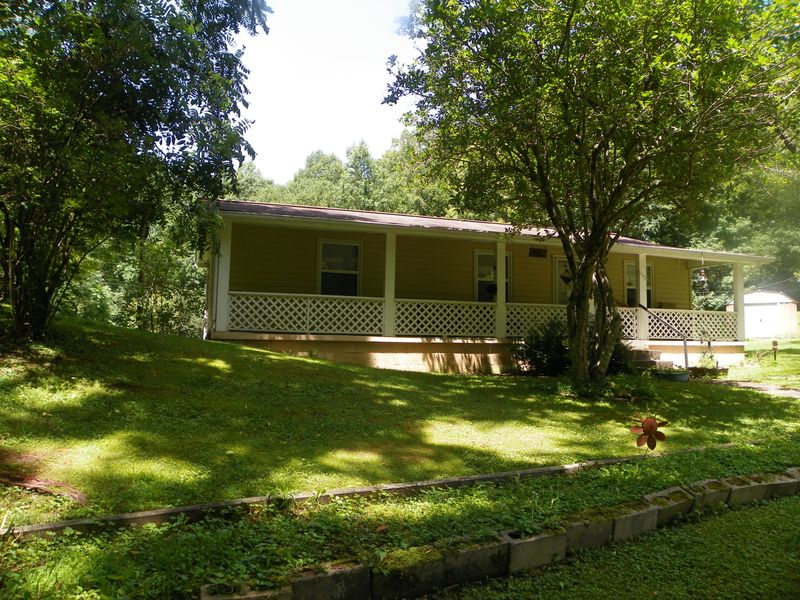 155 Clifford Moore Rd, Petros, TN 37845
