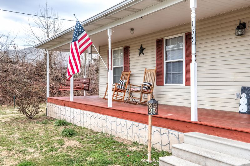 155 E Memorial Dr, Jacksboro, TN 37757