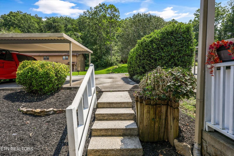 155 Hendrix Dr, Oak Ridge, TN 37830