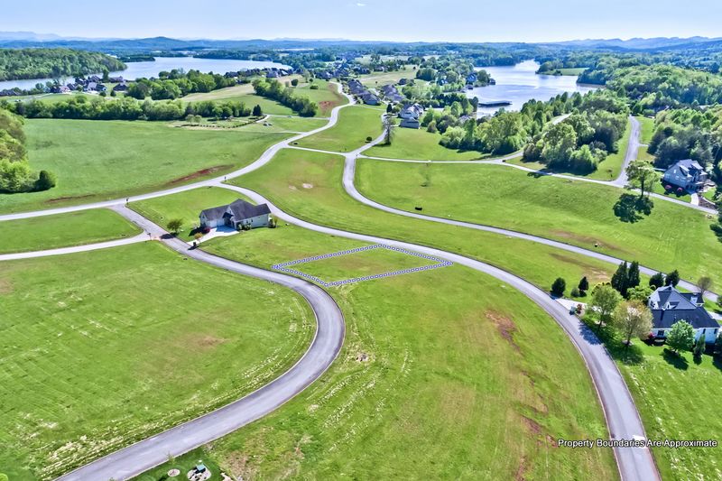 155 Hummingbird Dr, Vonore, TN 37885