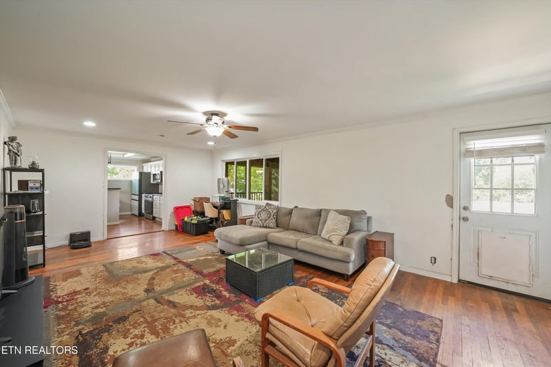155 Kentucky Ave, Oak Ridge, TN 37830