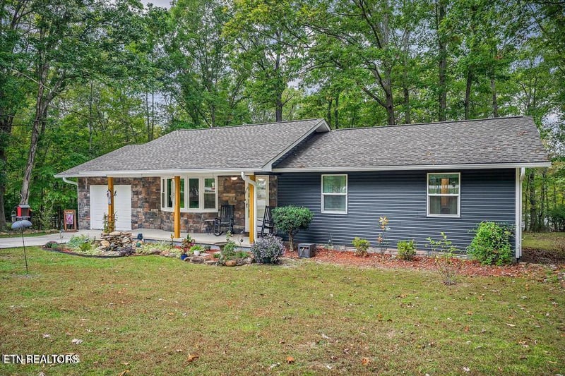 155 Lakeshire Dr, Crossville, TN 38558