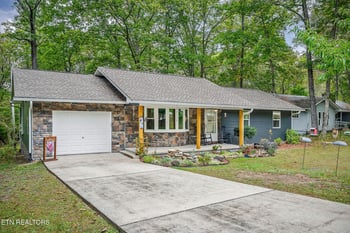 155 Lakeshire Dr, Crossville, TN 38558