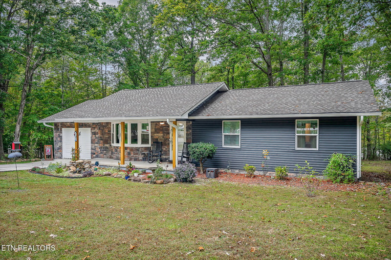 155 Lakeshire Dr, Crossville, TN 38558