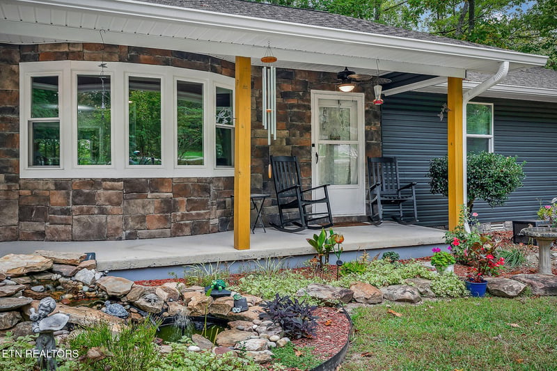 155 Lakeshire Dr, Crossville, TN 38558