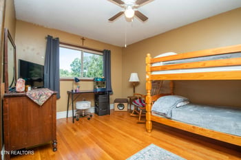 155 Lakeview Cir, Clinton, TN 37716