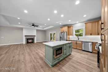 155 Natchez Cir, Crossville, TN 38558