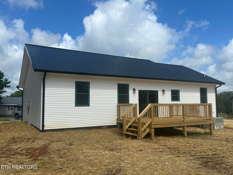155 North Fork Loop, Madisonville, TN 37354