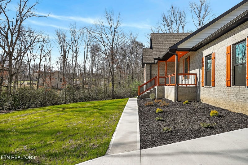 155 Riverchase Dr, Crossville, TN 38571