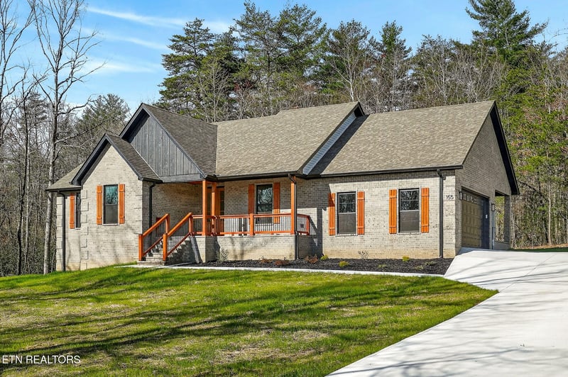 155 Riverchase Dr, Crossville, TN 38571