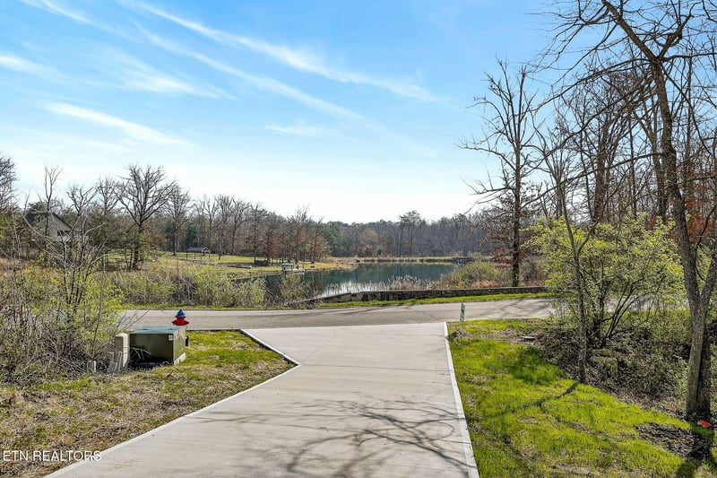 155 Riverchase Dr, Crossville, TN 38571