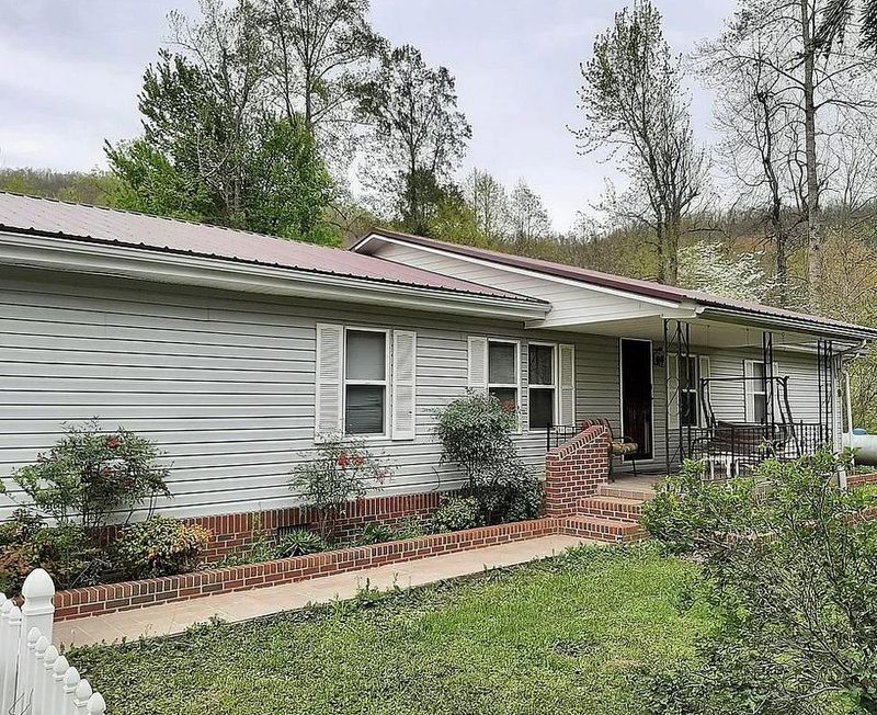 155 Walden Ln, Jellico, TN 37762