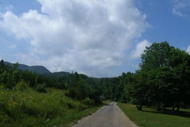 155 Williams Rd, Tellico Plains, TN 37385