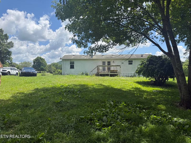 1550 Broadway Dr, Bean Station, TN 37708