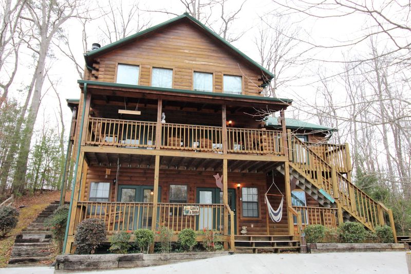 1553 Oldham Springs Way, Sevierville, TN 37876