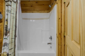 1554 Bear Valley Rd, Sevierville, TN 37876