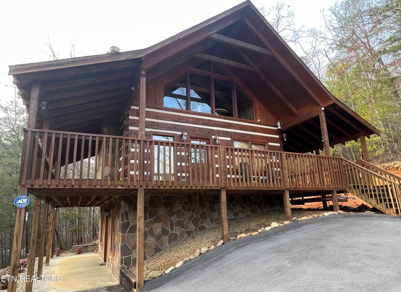 1554 Bear Valley Rd, Sevierville, TN 37876