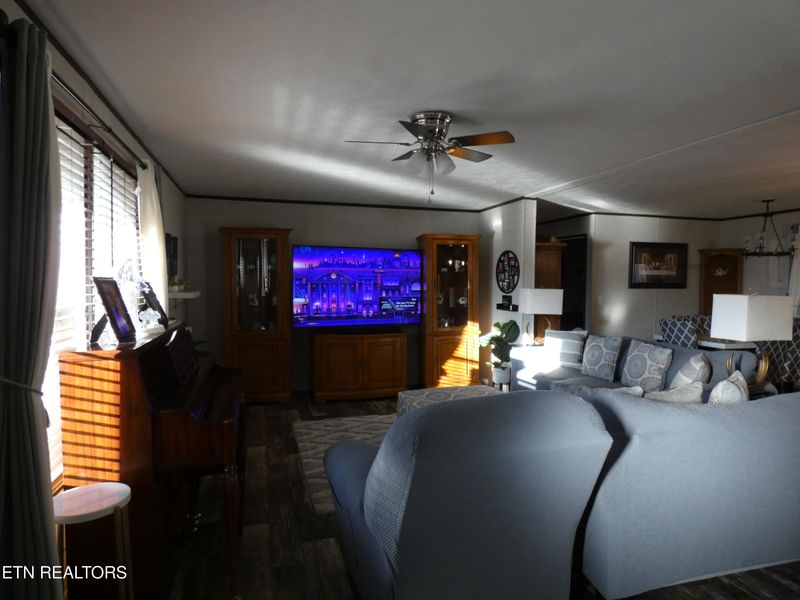 1554 George Branch Dr, Monterey, TN 38574