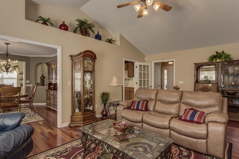 1554 Mandrell Dr, Knoxville, TN 37918