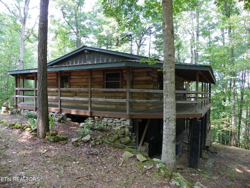 1555 Brown Creek Dr, Crossville, TN 38571