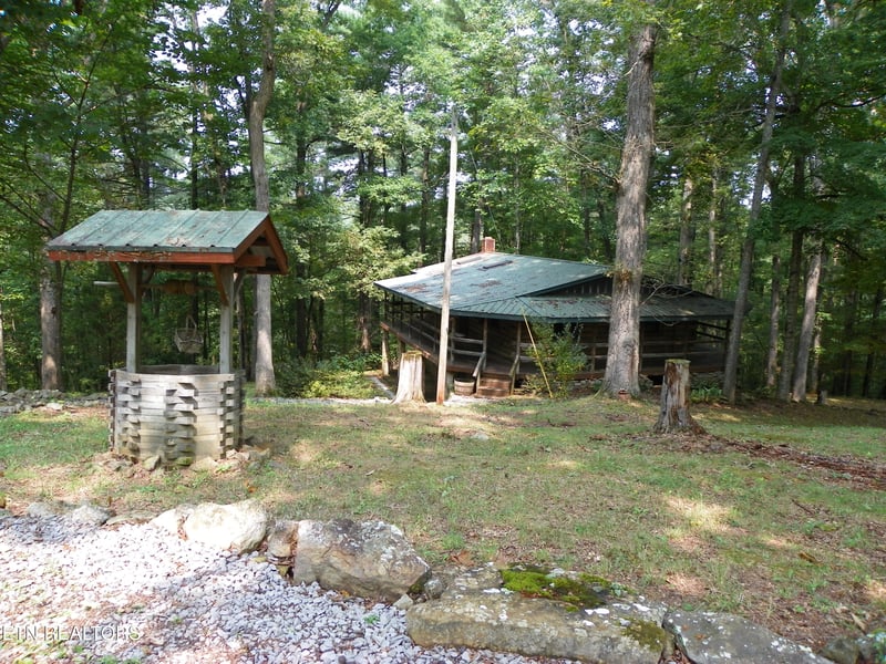 1555 Brown Creek Dr, Crossville, TN 38571