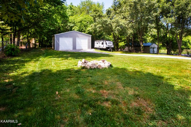 1555 Johnathan Dr, Louisville, TN 37777