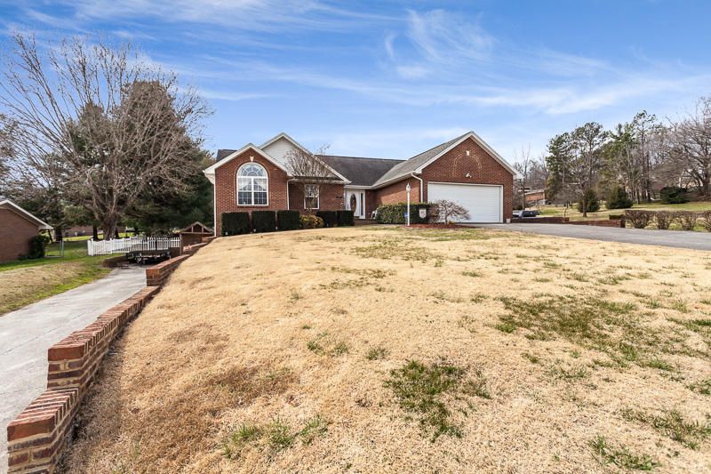 1555 Panther Creek Rd, Morristown, TN 37814