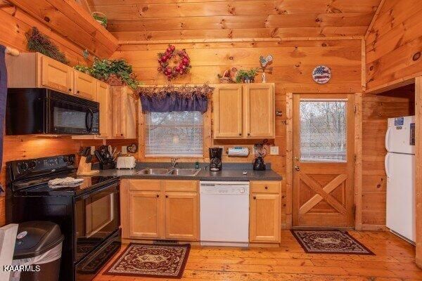 1555 Sky View Dr, Sevierville, TN 37876
