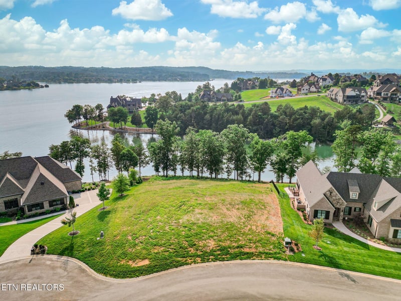 1556 Bower Ct, Lenoir City, TN 37772