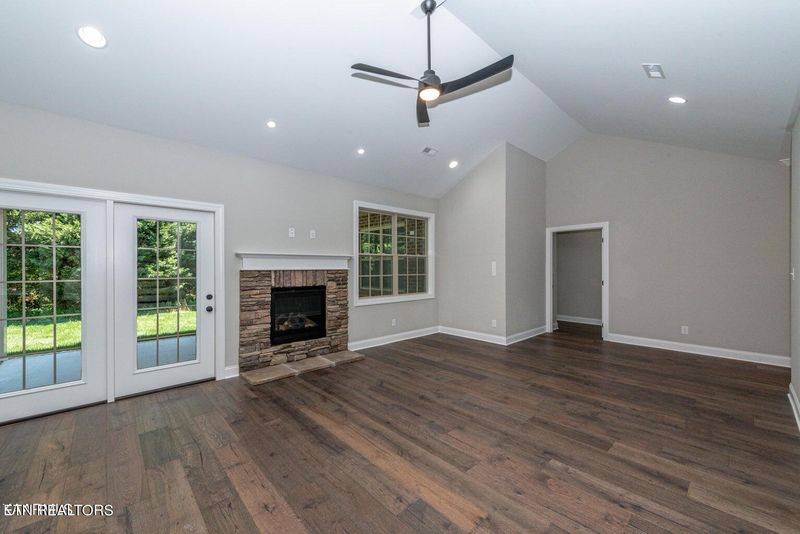1556 Tsuga Dr, Alcoa, TN 37701