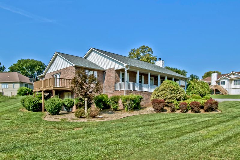 156 Cheeskogili Way, Loudon, TN 37774