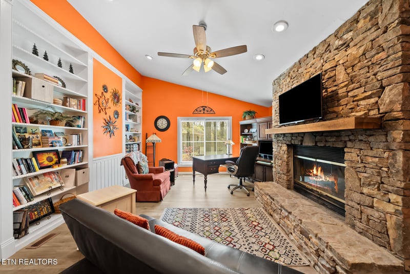 156 Dovenshire Dr, Fairfield Glade, TN 38558