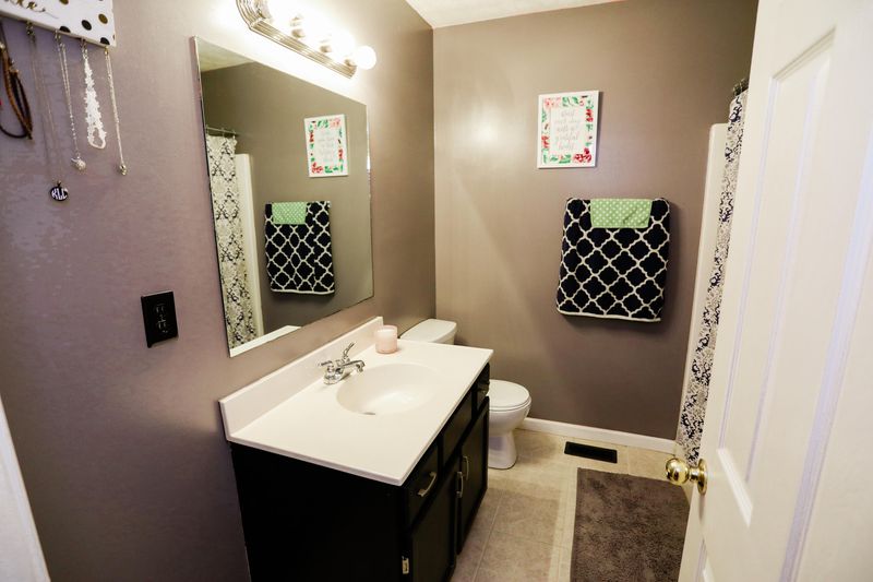 156 E Memorial Dr, Jacksboro, TN 37757