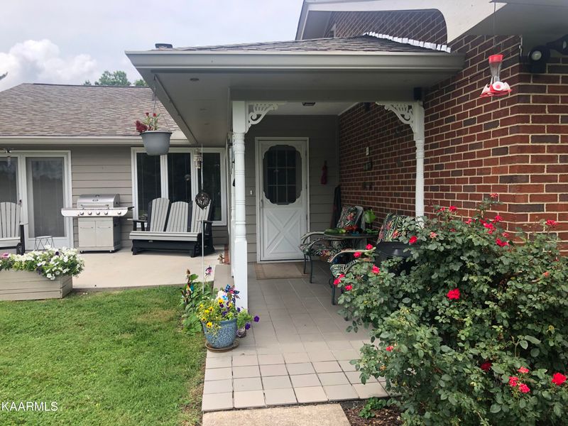 156 Edgewood Dr, Lafollette, TN 37766