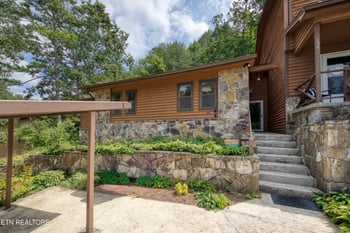 156 Hendrix Dr, Oak Ridge, TN 37830