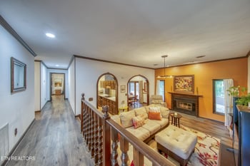 156 Hendrix Dr, Oak Ridge, TN 37830