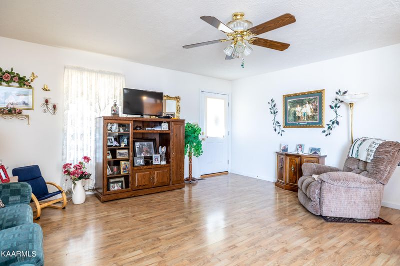 156 Houser Dr, Sweetwater, TN 37874