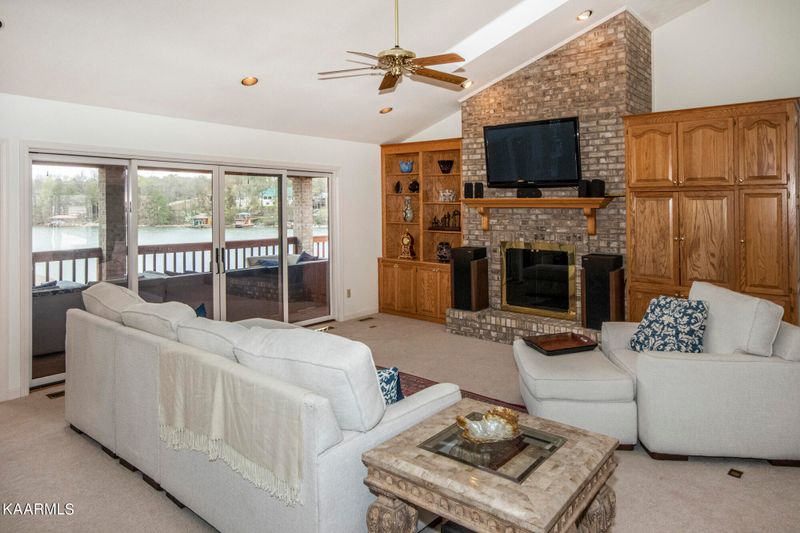 156 Inagehi Way, Loudon, TN 37774