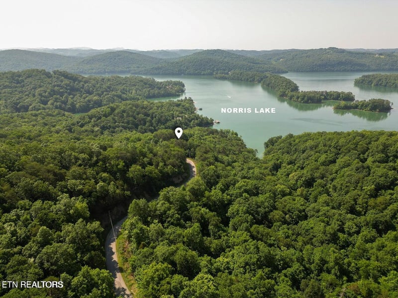 156 Lakeview Dr, Sharps Chapel, TN 37866