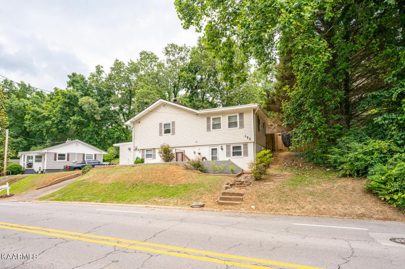 156 Outer Dr, Oak Ridge, TN 37830