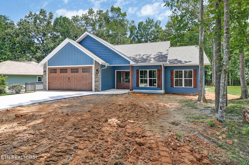 156 Pomeroy Dr, Crossville, TN 38558