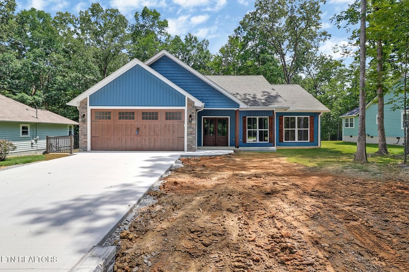 156 Pomeroy Dr, Crossville, TN 38558